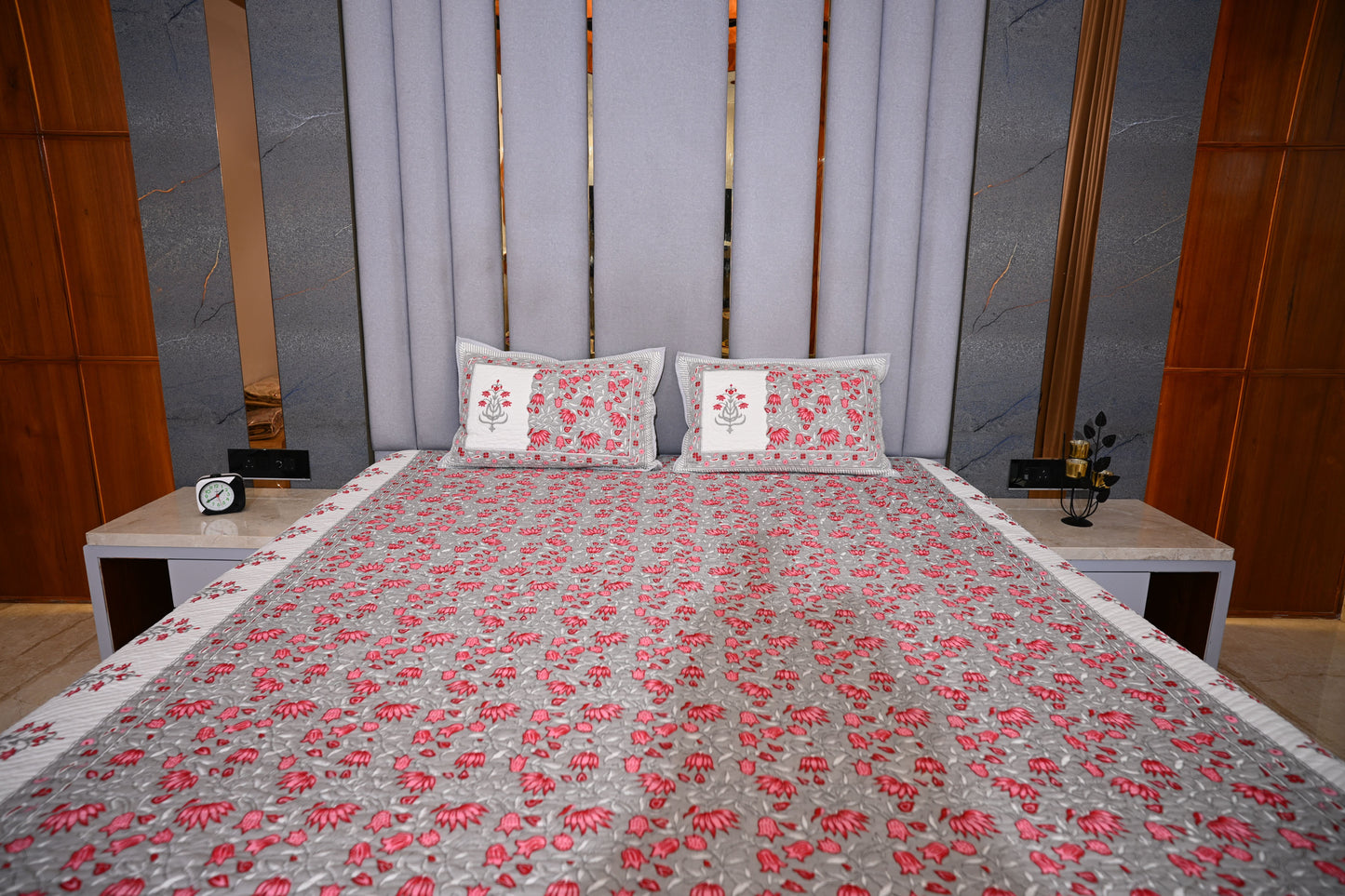 BLOCK BIRD HANDLOOK DOUBLE LARGE TNT QUILTED BEDCOVER