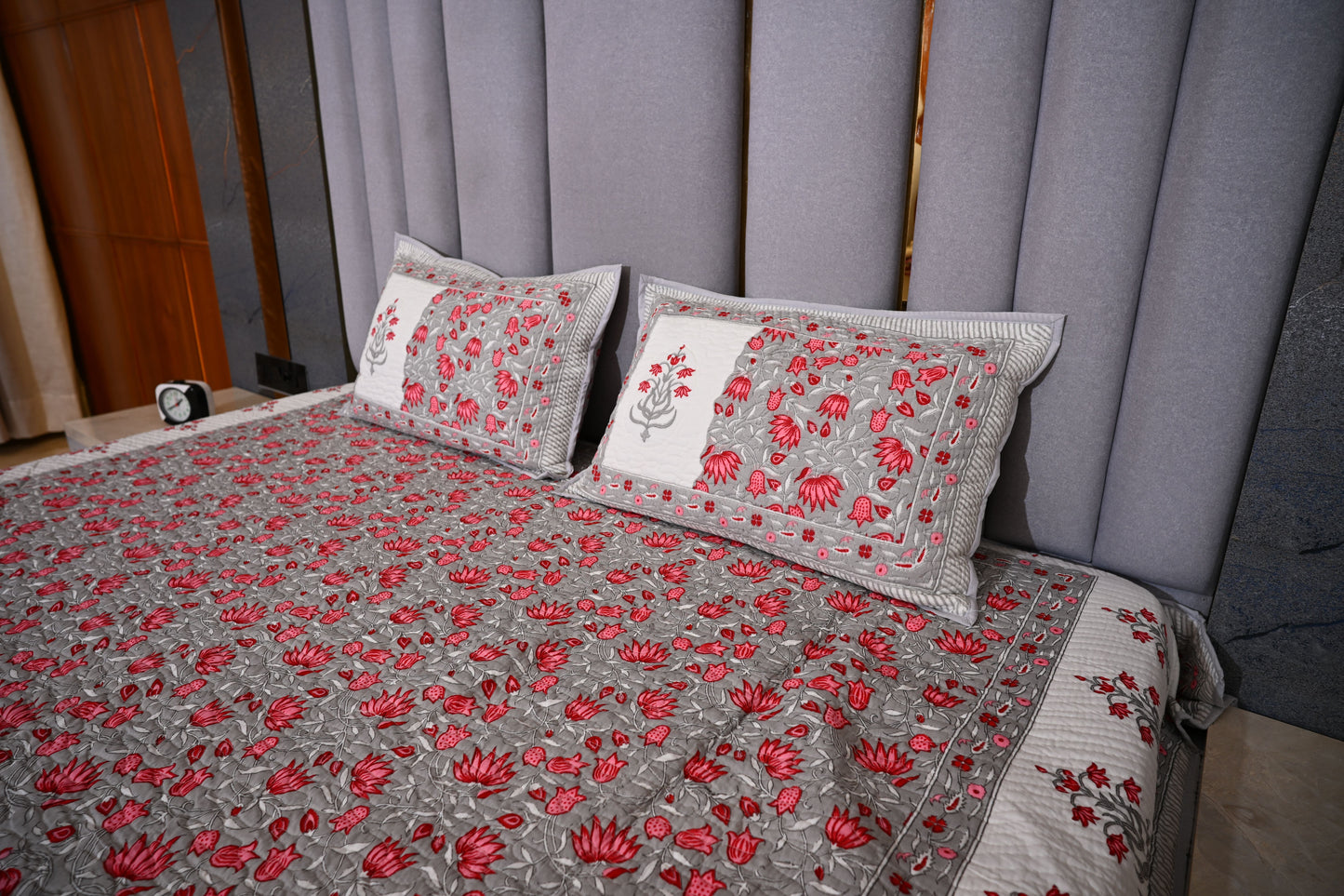 BLOCK BIRD HANDLOOK DOUBLE LARGE TNT QUILTED BEDCOVER