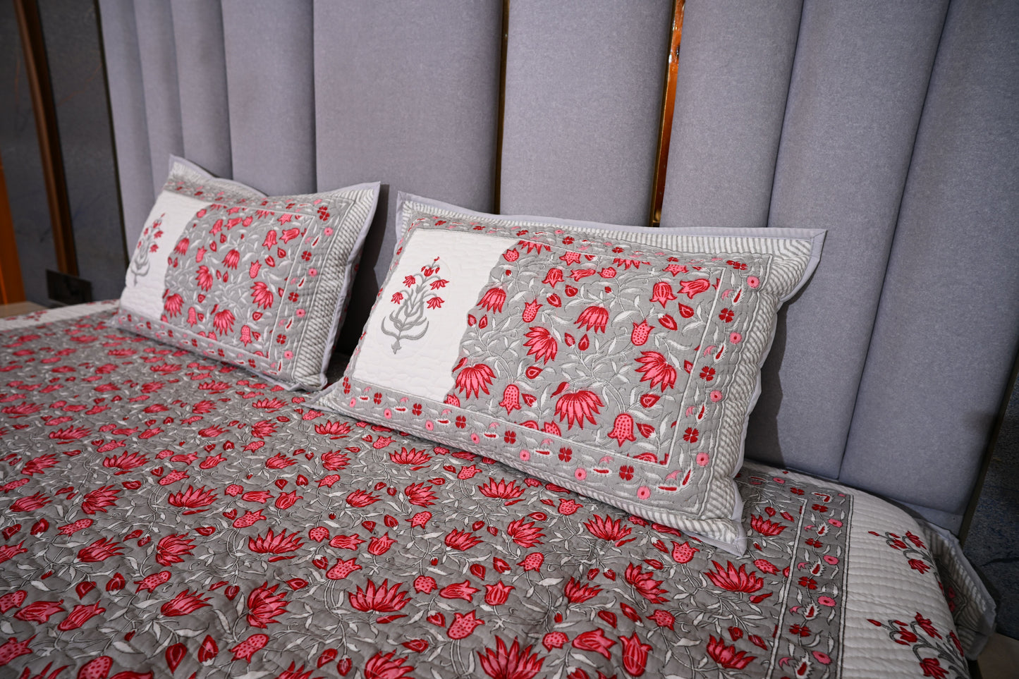 BLOCK BIRD HANDLOOK DOUBLE LARGE TNT QUILTED BEDCOVER