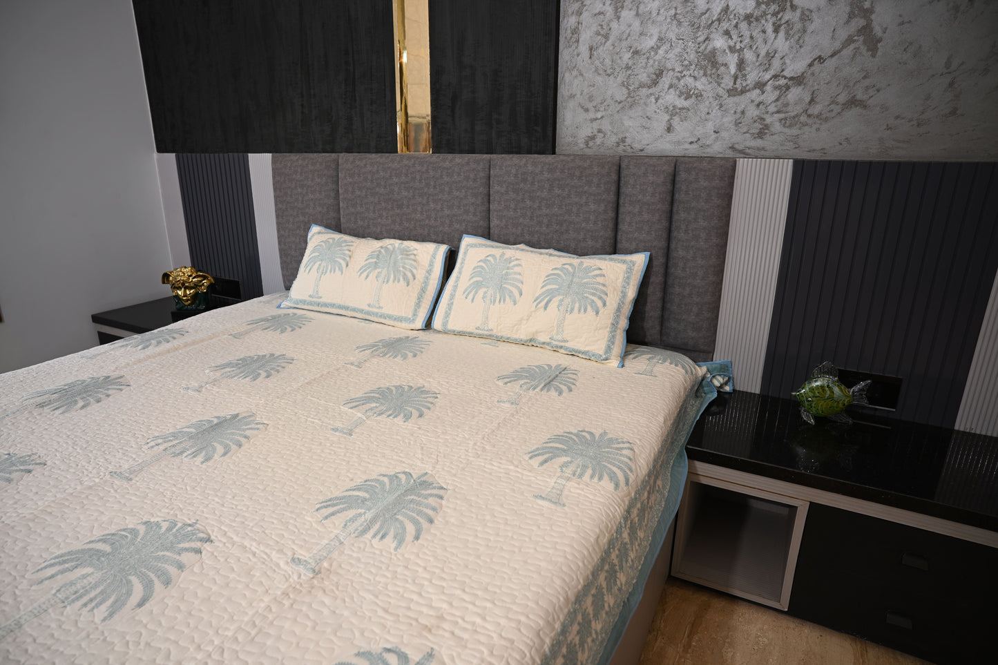 BLOCK BIRD HANDLOOK DOUBLE LARGE QUILTED BEDCOVERS (Reverseable)