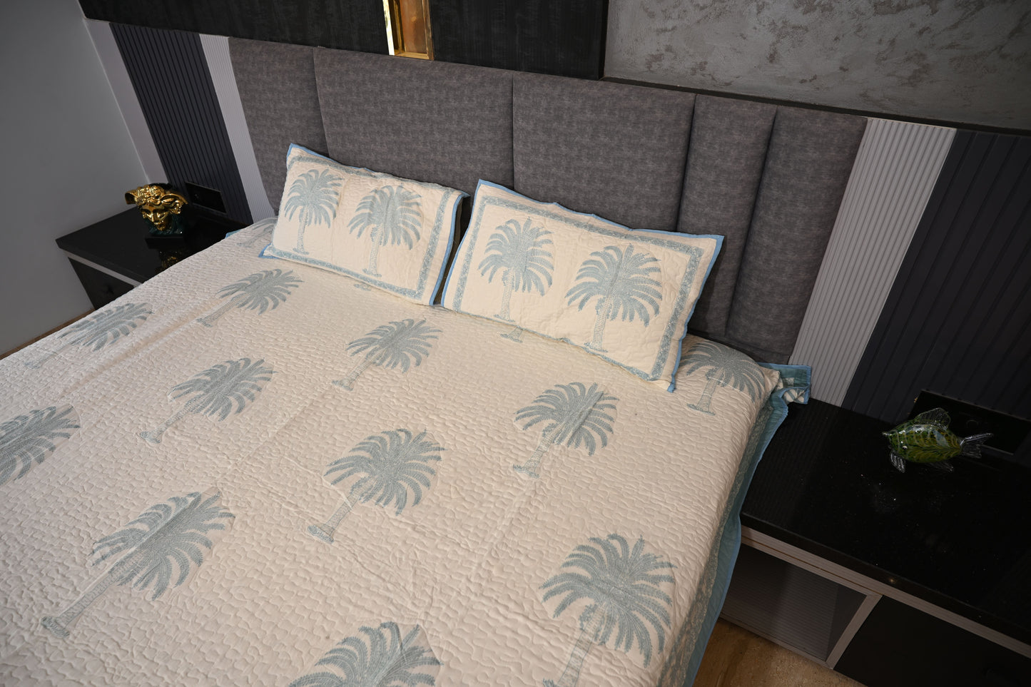 BLOCK BIRD HANDLOOK DOUBLE LARGE QUILTED BEDCOVERS (Reverseable)
