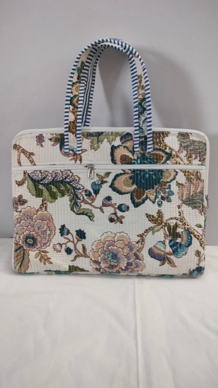 small quilted tote with side pocket