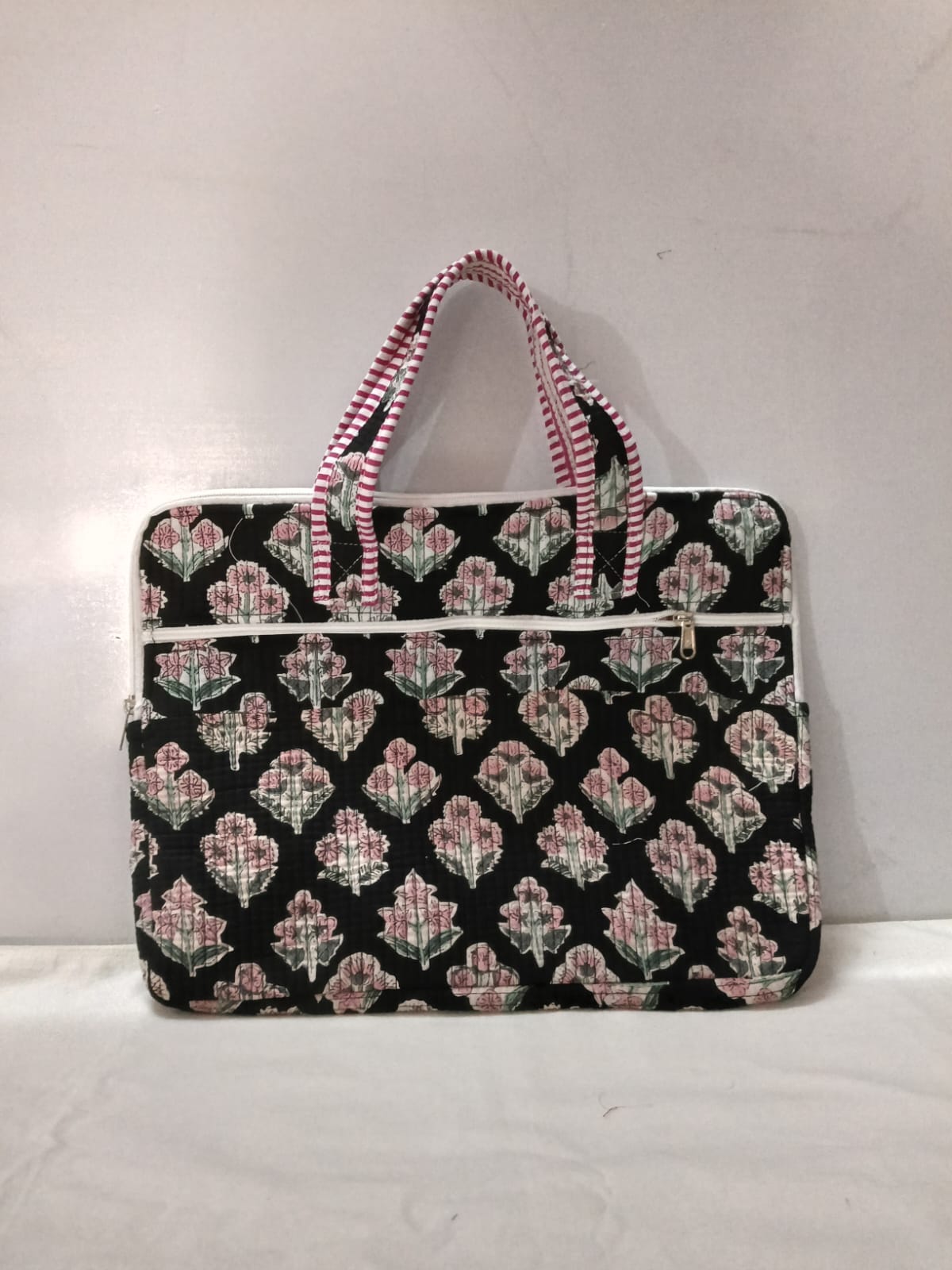 Quilted Laptop Bag with Handle (15-Inch)