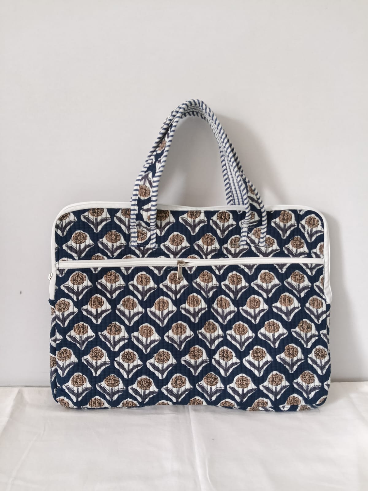 Quilted Laptop Bag with Handle (15-Inch)