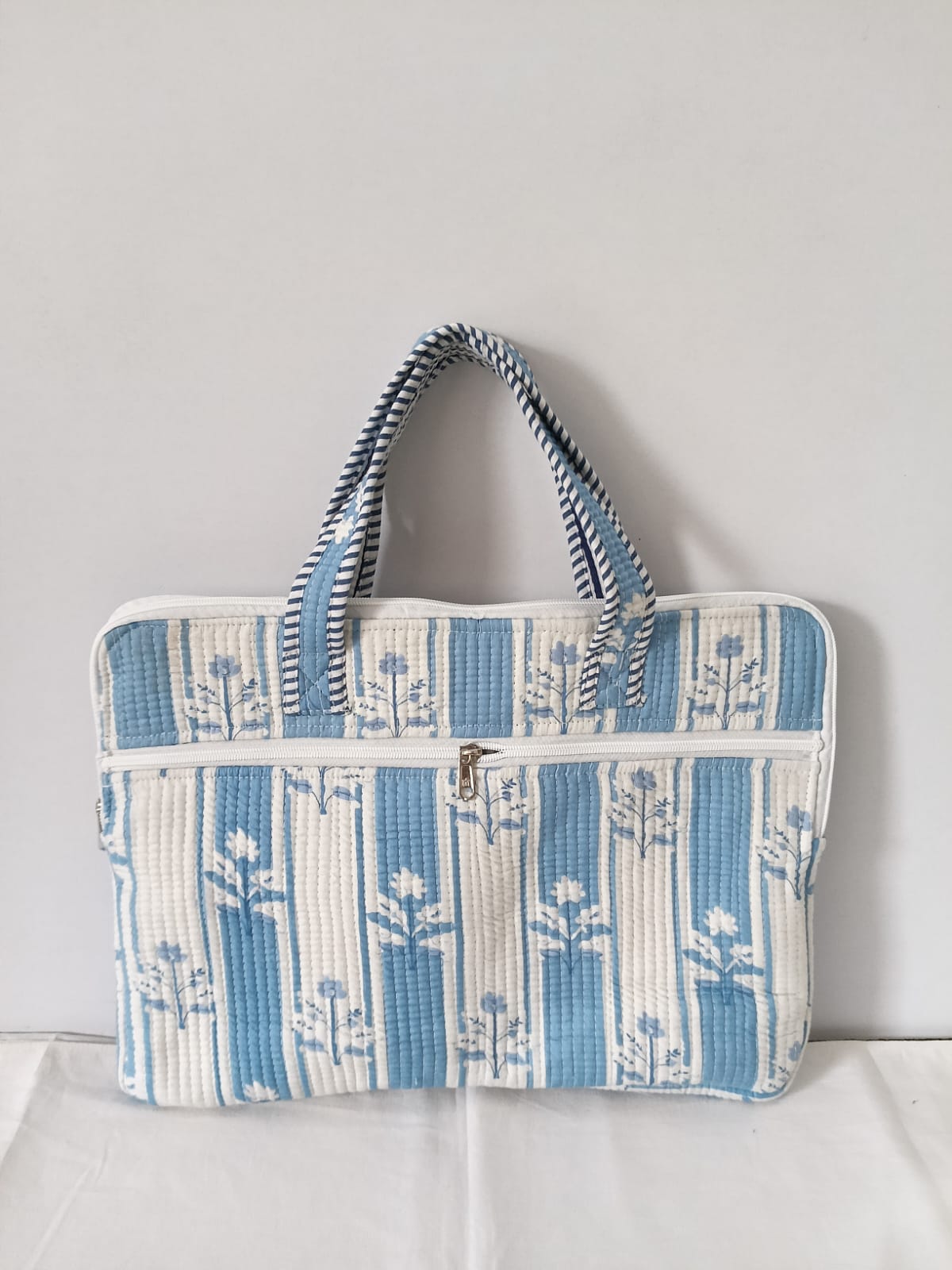 Quilted Laptop Bag with Handle (15-Inch)